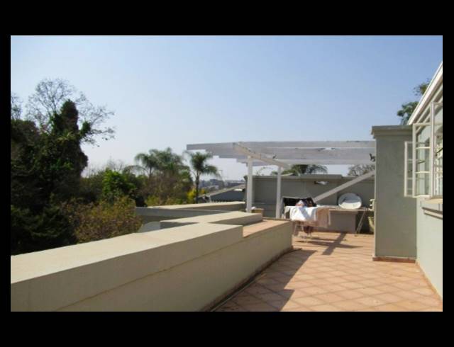 6 BEDROOM GATED ESTATE FOR SALE IN STRATHAVON